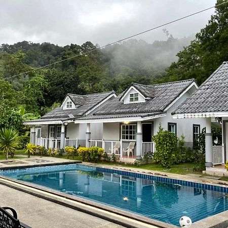 Suksompong Resort Khao Lak Zewnętrze zdjęcie