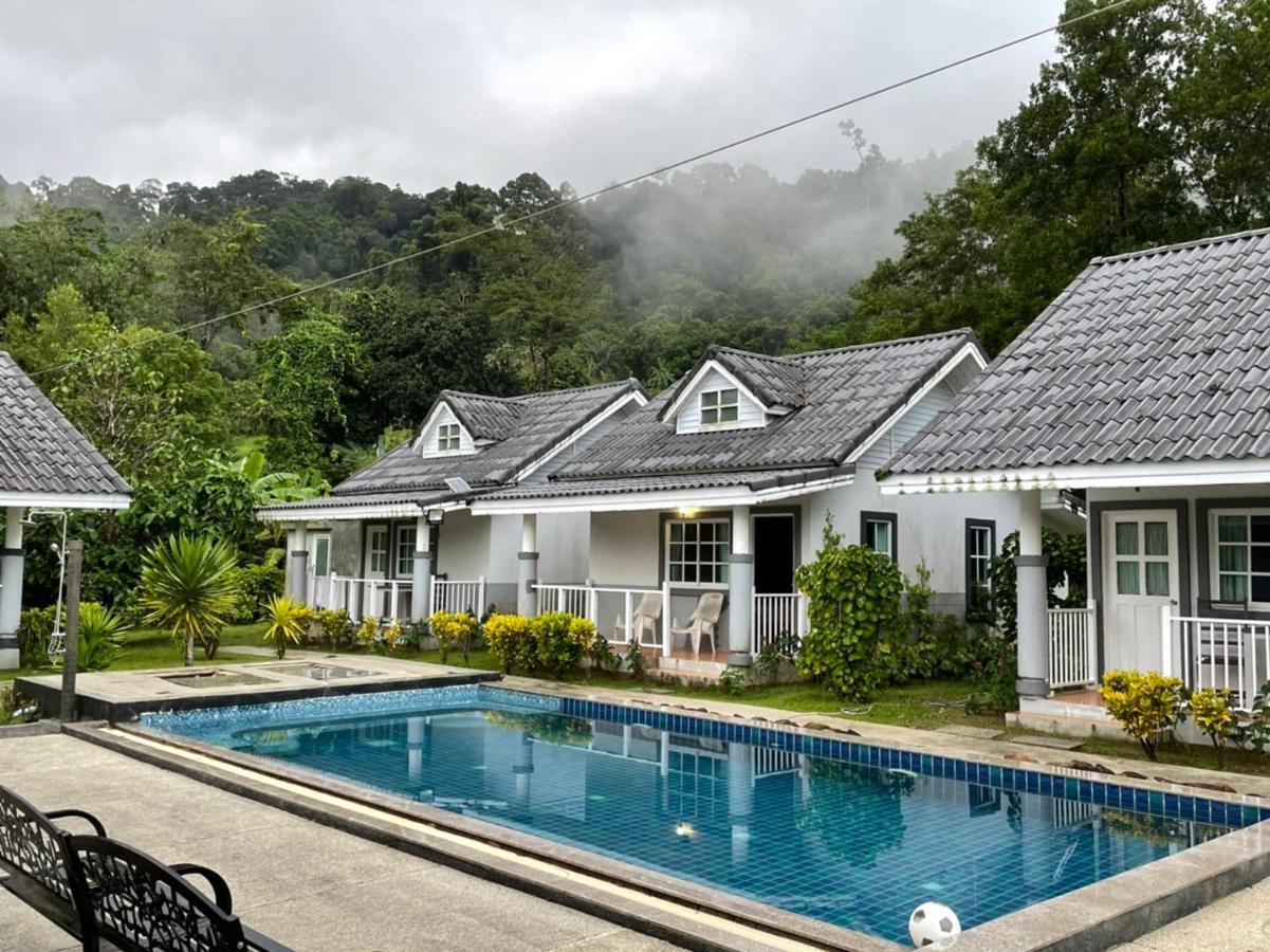 Suksompong Resort Khao Lak Zewnętrze zdjęcie